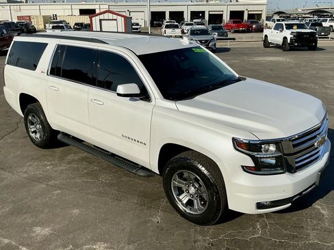 Used 2020 Chevrolet Suburban LT w/ Luxury Package image 5