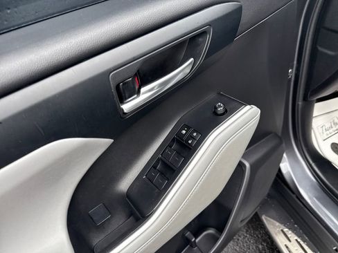 Used 2023 Toyota Highlander XLE image 14