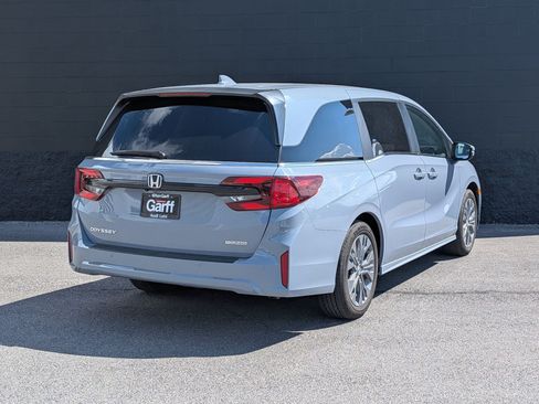 Used 2025 Honda Odyssey Touring image 5