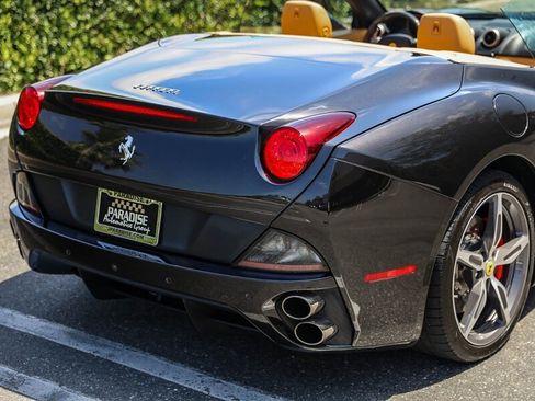 Used 2014 Ferrari California RWD image 15