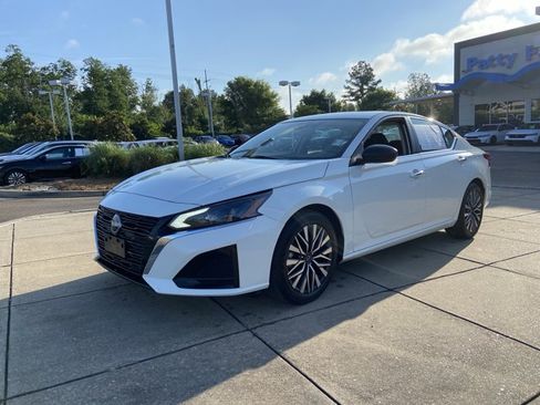 Used 2025 Nissan Altima 2.5 SV FWD image 6