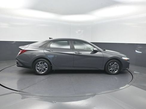 Used 2024 Hyundai Elantra SEL FWD image 28