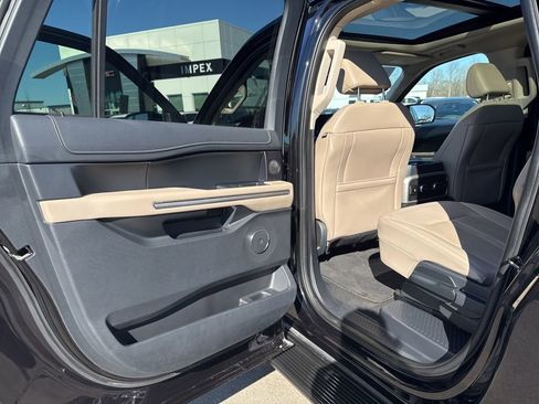 Used 2024 Ford Expedition Max Limited AWD/4WD image 30