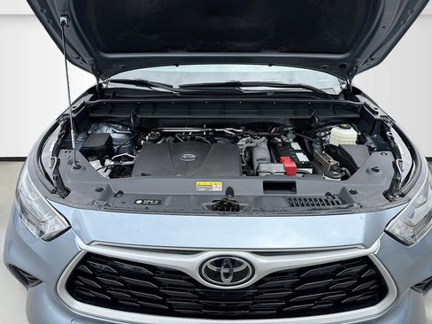 Used 2022 Toyota Highlander XLE AWD/4WD image 34