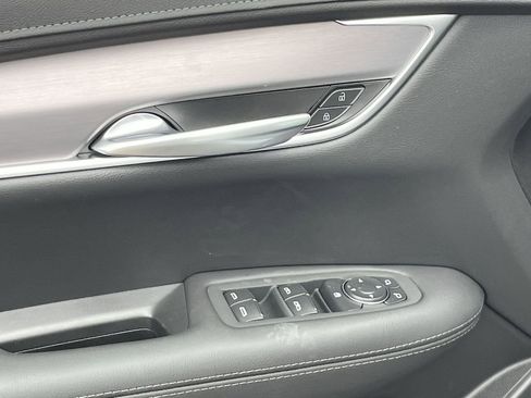 New 2026 Cadillac XT5 Luxury w/ LPO, ONYX Package image 15