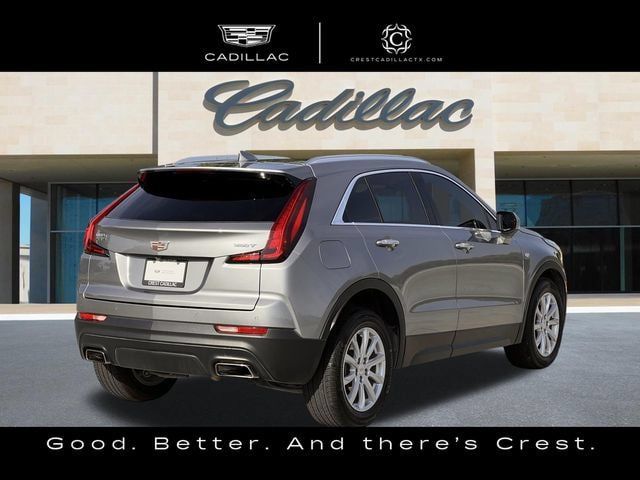 Used 2023 Cadillac XT4 Luxury w/ Cold Weather Package FWD image 3