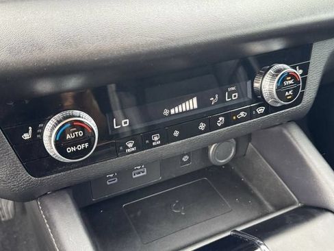 Used 2023 Mitsubishi Outlander SE AWD/4WD image 16