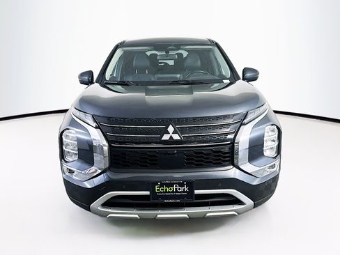 Used 2024 Mitsubishi Outlander SE FWD image 2