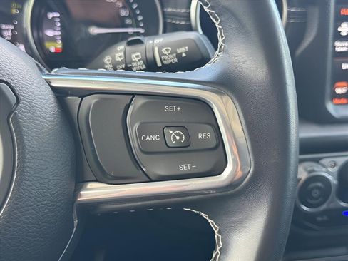Used 2022 Jeep Wrangler Unlimited Sahara AWD/4WD image 21