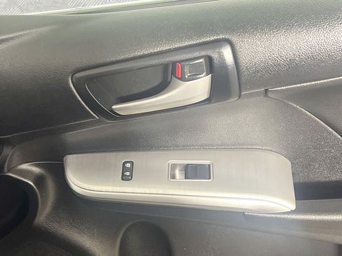 Used 2014 Toyota Camry SE FWD image 31