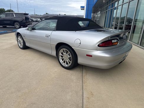 Used 2002 Chevrolet Camaro Z28 w/ SS Performance/Appearance Pkg RWD image 5