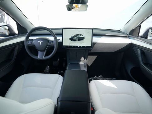 Used 2023 Tesla Model Y 2WD image 38