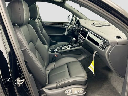 Used 2026 Porsche Macan AWD/4WD image 22