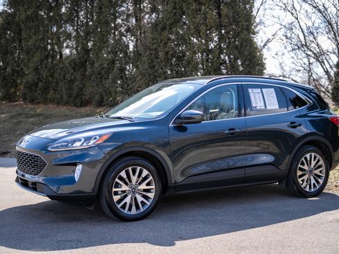 Used 2022 Ford Escape Titanium w/ Class II Trailer Tow Package image 8