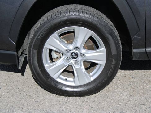 Used 2021 Toyota RAV4 XLE AWD/4WD image 8