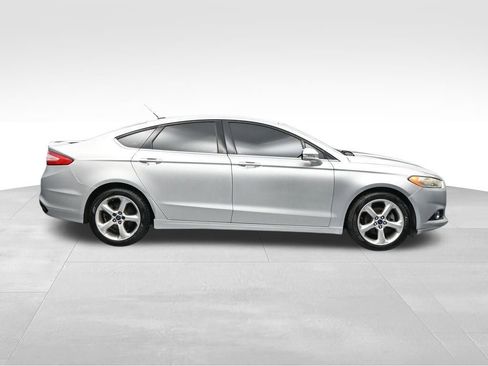 Used 2016 Ford Fusion SE AWD/4WD image 6