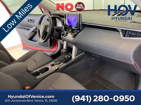 Used 2024 Toyota Corolla Cross LE w/ Moonroof Package FWD image 28