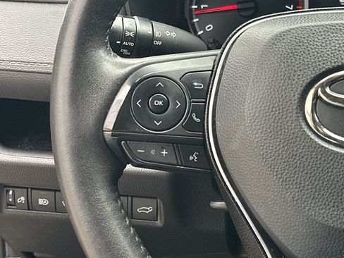 Used 2021 Toyota RAV4 XLE w/ Convenience Package AWD/4WD image 18