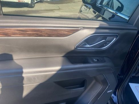 Used 2023 Chevrolet Suburban LT image 12