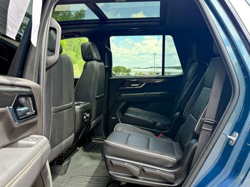 Used 2025 GMC Yukon Elevation w/ LPO, Elevation Black Package AWD/4WD image 19