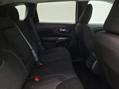 Used 2019 Jeep Cherokee Latitude w/ Popular Appearance Group image 19