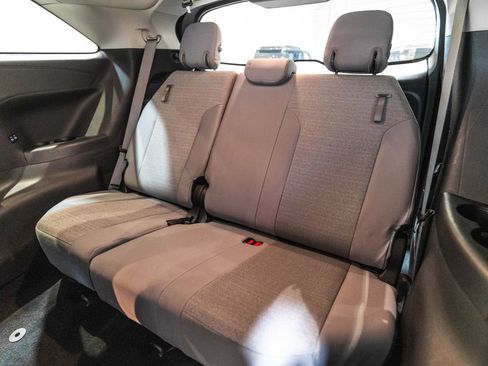 Certified 2025 Toyota Sienna LE FWD image 35