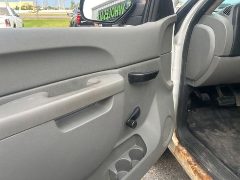 Used 2013 Chevrolet Silverado 2500 W/T w/ Snow Plow Prep Package image 11