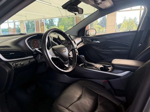 Used 2016 Chevrolet Volt LT w/ Comfort Package FWD image 13