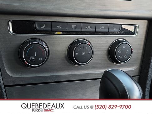 Used 2015 Volkswagen Golf SE image 18