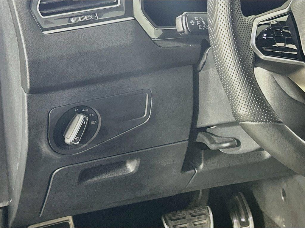 Certified 2024 Volkswagen Tiguan SE R-Line AWD/4WD image 10