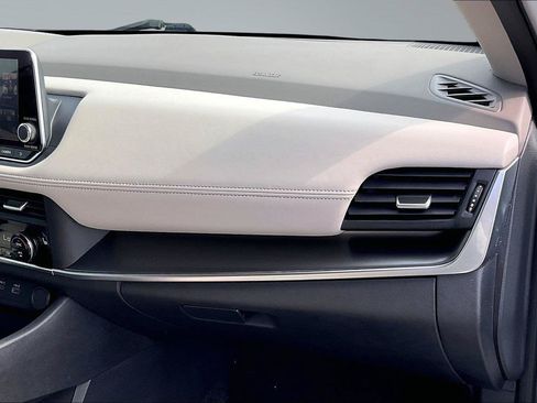 Certified 2023 Nissan Rogue SV w/ SV Premium B Package FWD image 18