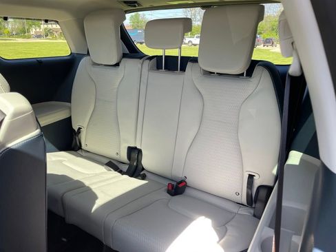New 2026 Kia Carnival FWD image 14