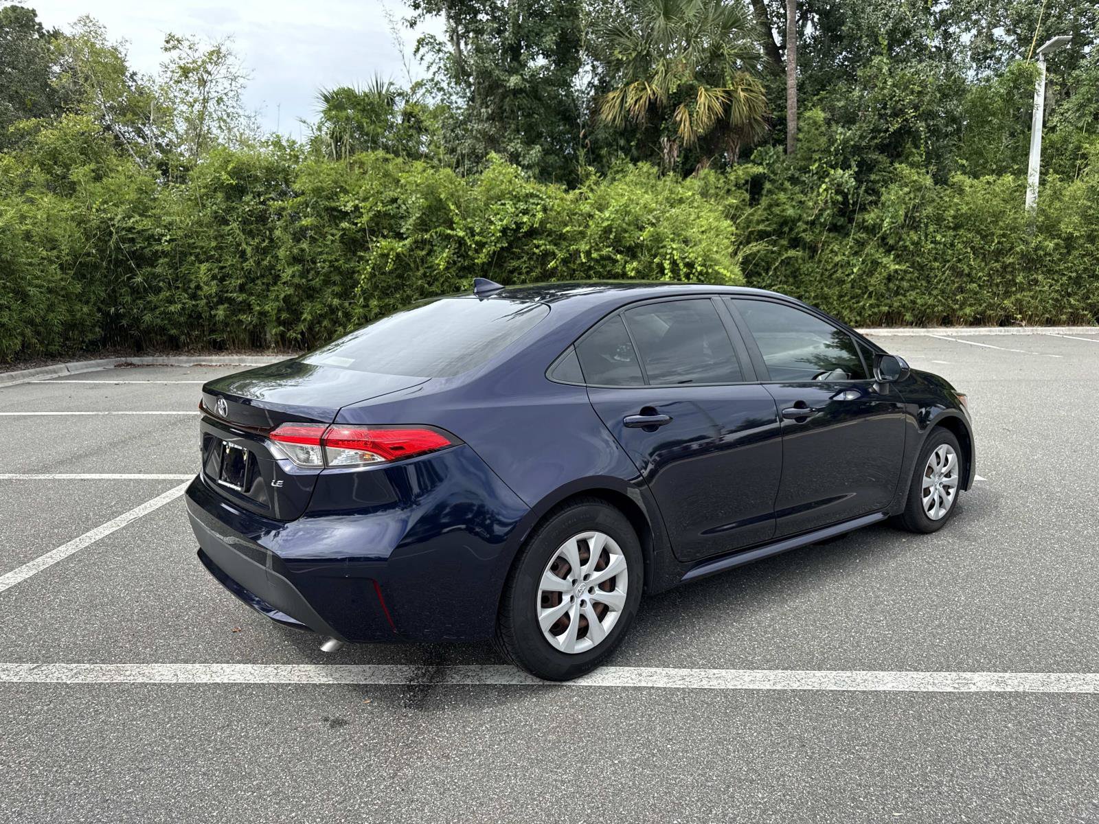 Used 2021 Toyota Corolla LE FWD image 3