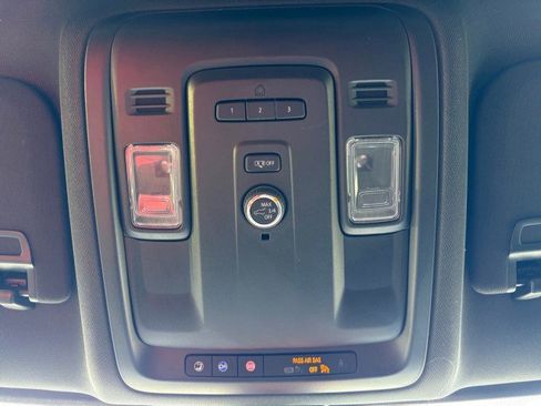 Used 2022 GMC Yukon XL SLT image 17