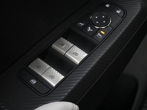 New 2025 Mitsubishi Outlander SE image 16