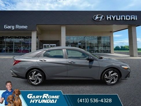 Certified 2025 Hyundai Elantra Sport FWD image 11