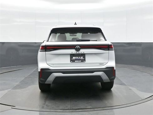 New 2026 Volkswagen Tiguan SE image 6