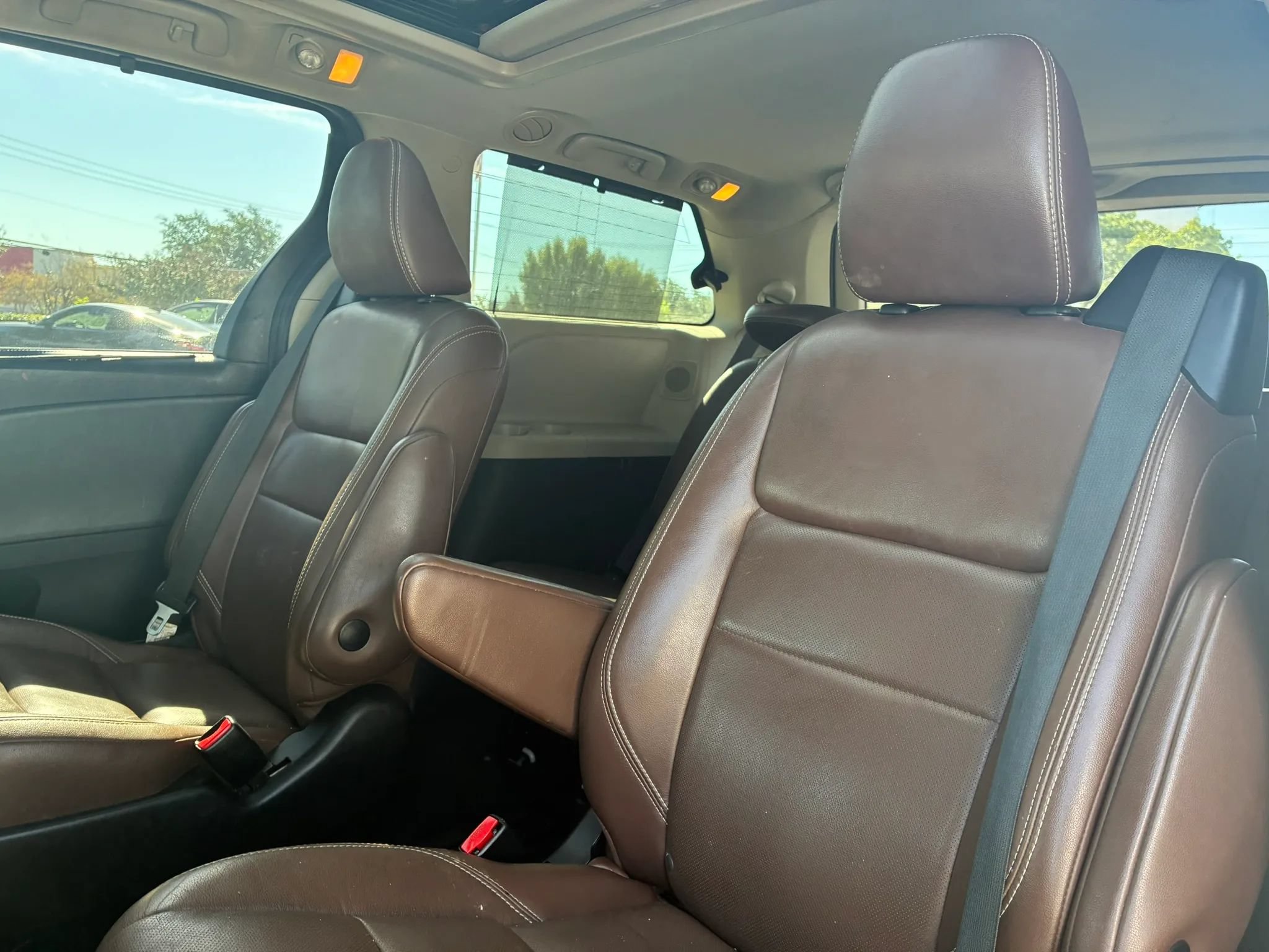 Used 2019 Toyota Sienna Limited Premium FWD image 16