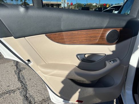 Used 2022 Mercedes-Benz GLC 300 4MATIC image 16