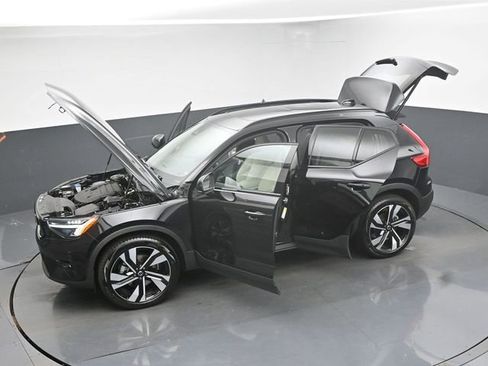 Used 2024 Volvo XC40 B5 Plus w/ Climate Package image 53