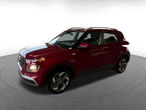 Used 2025 Hyundai Venue SEL image 7