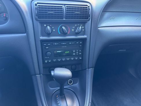 Used 2001 Ford Mustang Convertible RWD image 18