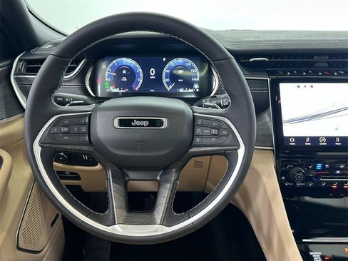 New 2024 Jeep Grand Cherokee Limited w/ Luxury Tech Group II image 9