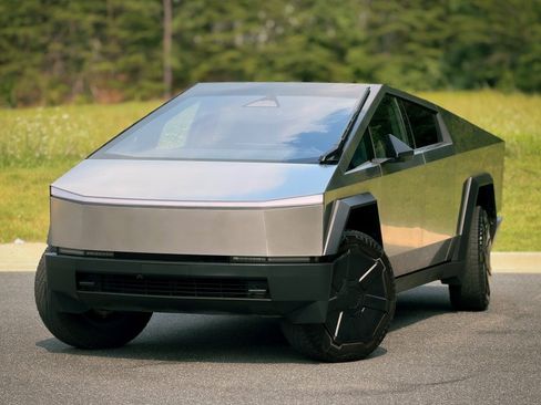 Used 2024 Tesla Cybertruck Cyberbeast AWD/4WD image 5