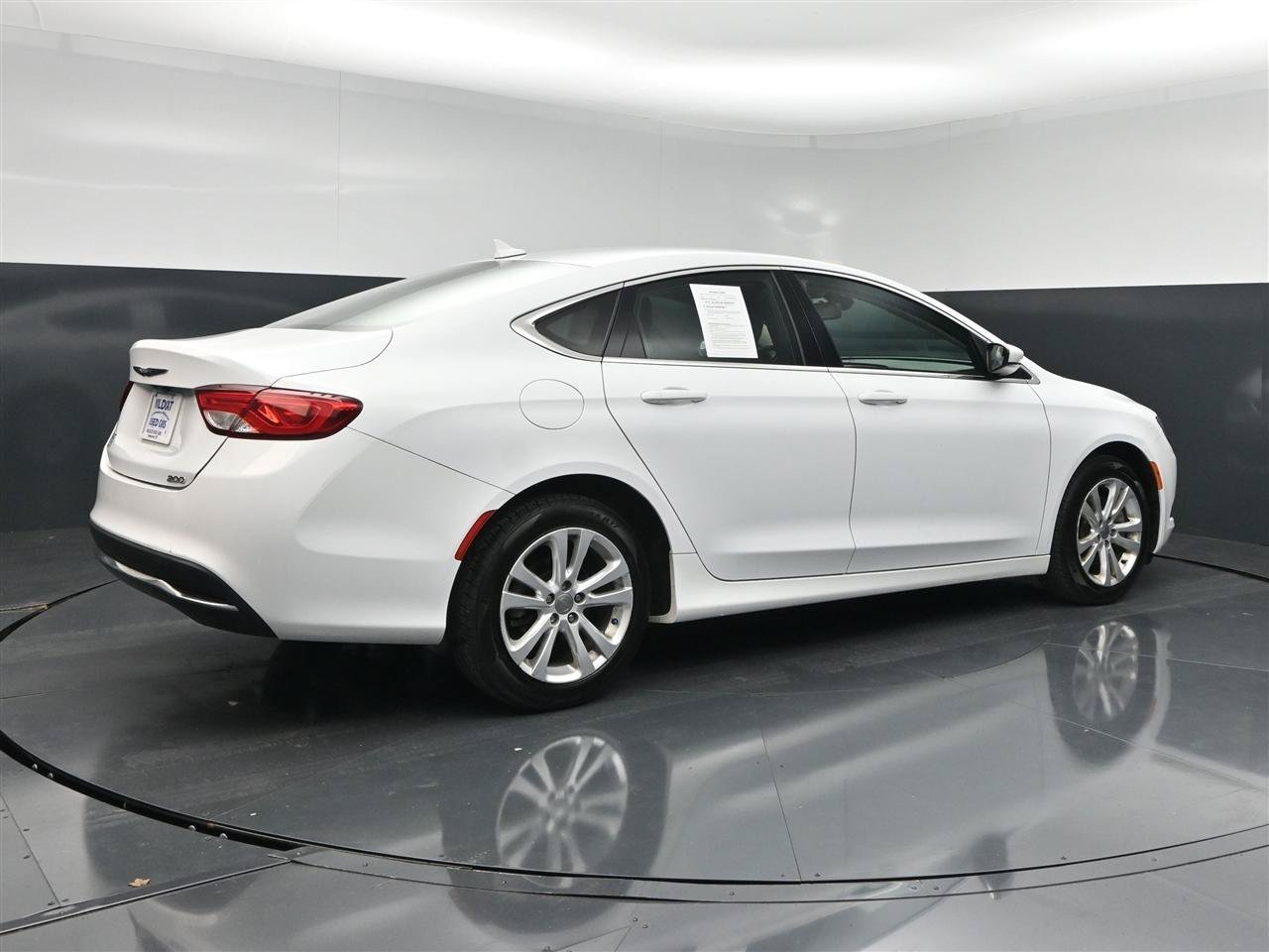 Used 2017 Chrysler 200 Limited Platinum w/ Comfort & Convenience Group FWD image 5