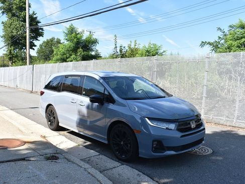 Used 2025 Honda Odyssey Sport-L image 4