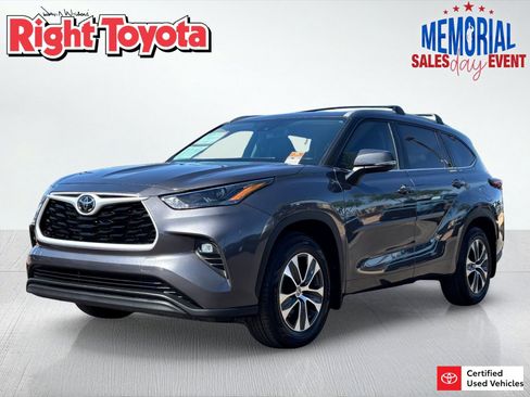 Certified 2024 Toyota Highlander XLE FWD image 1