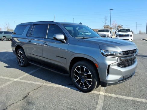 Used 2021 Chevrolet Suburban RST image 3