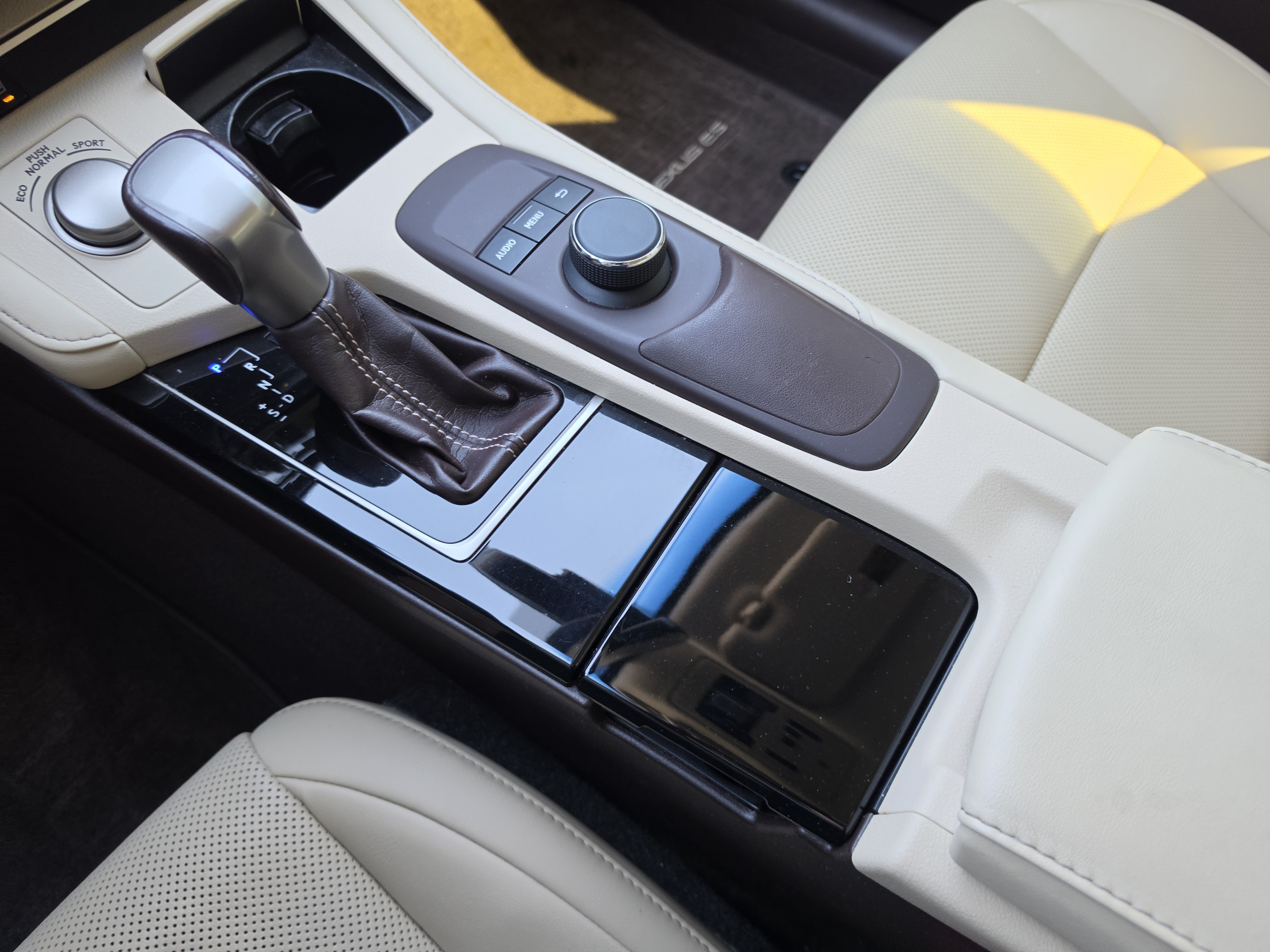 Used 2016 Lexus ES 350 w/ Premium Package w/Wood Trim FWD image 24