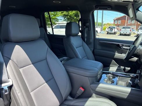 New 2026 Chevrolet Suburban LT w/ Comfort Package AWD/4WD image 45